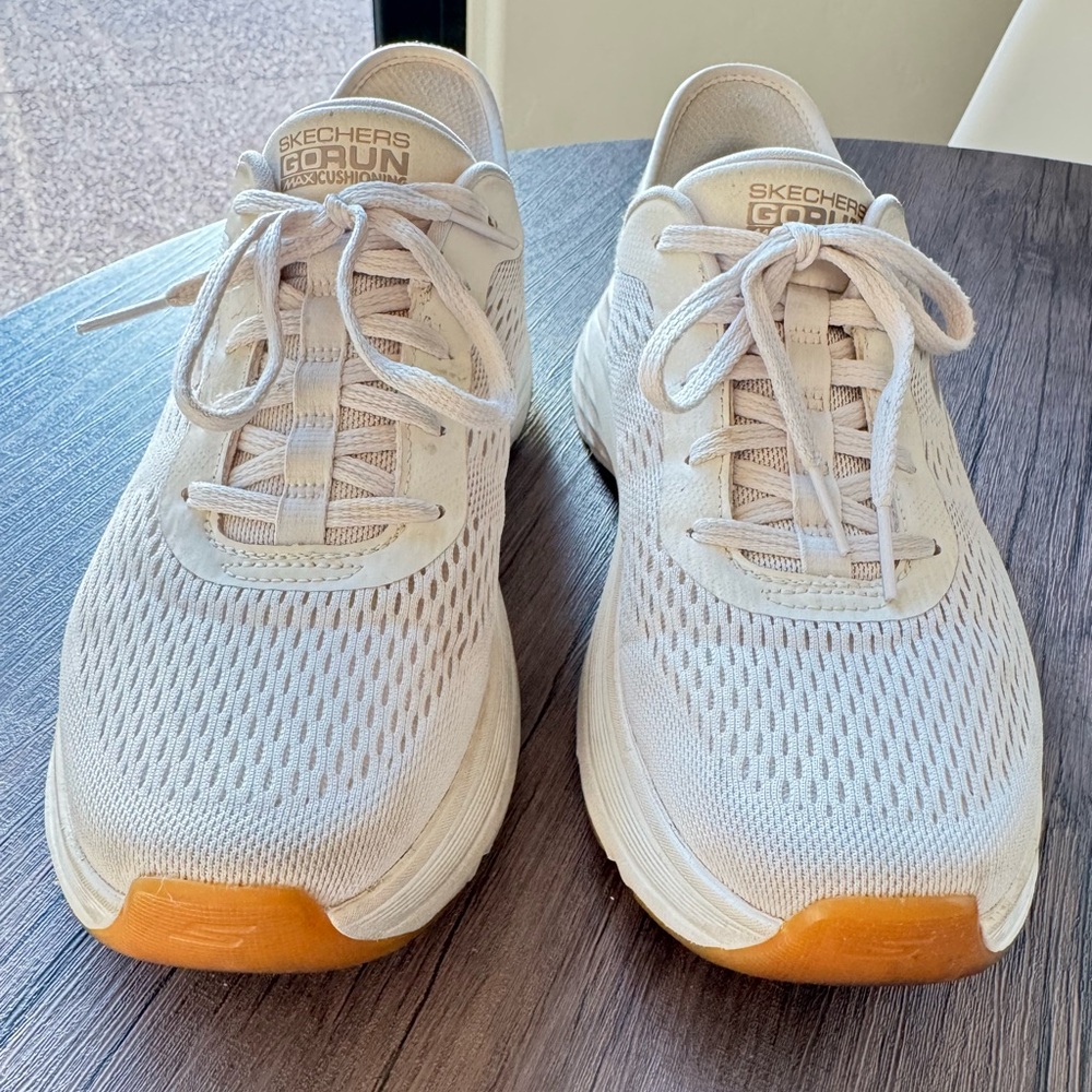 Skechers GoRun Slip-ins Ivory White and Tan Running Shoes. Women’s size 8.